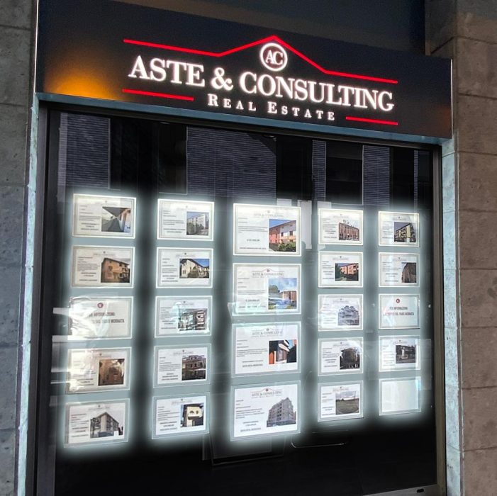 AeC Insegna retro illuminata e pannelli LED